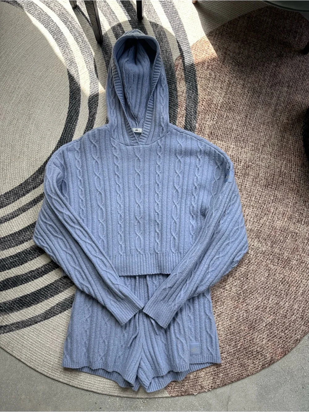 ALO Yoga set sweater